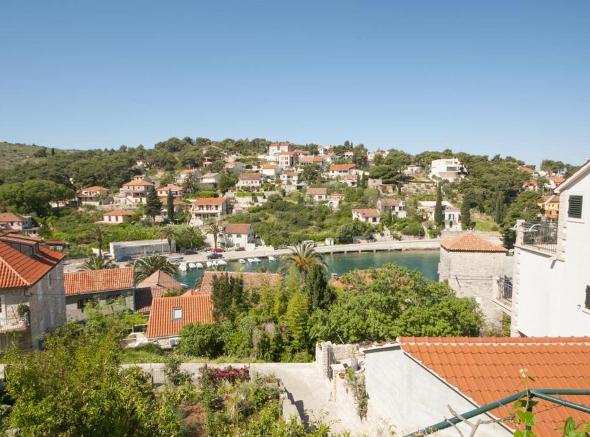 Apartments Gorana Splitska Exterior photo