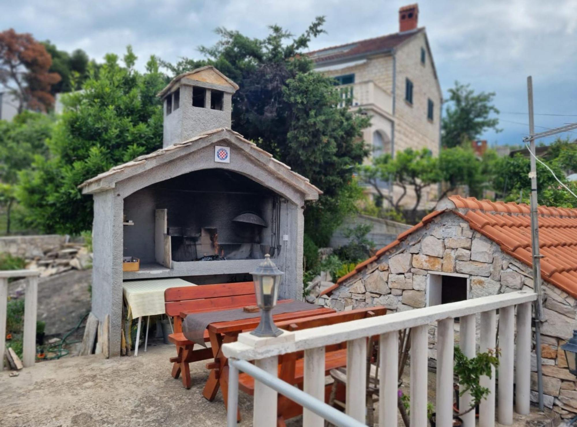 Apartments Gorana Splitska Exterior photo