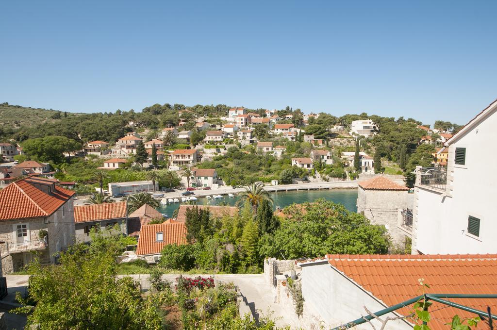 Apartments Gorana Splitska Exterior photo